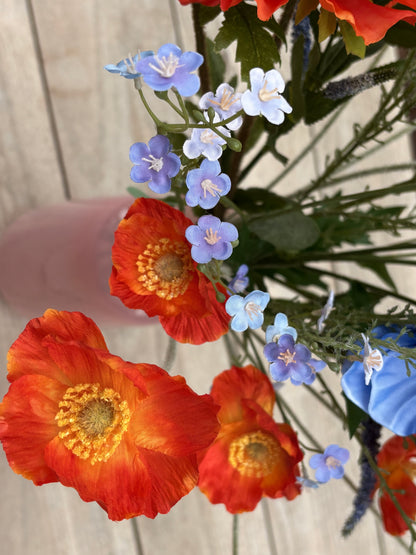 boeket kunstbloemen met klaprozen
