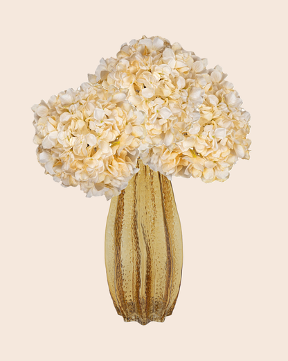 zijden boeket met drie hortensias creme