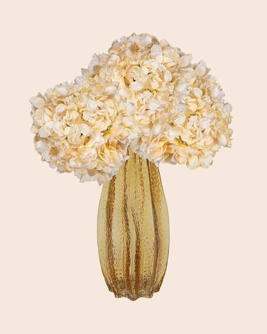 zijden boeket met drie hortensias creme