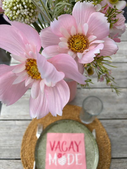 Sfeer cosmos roze zijdebloemen