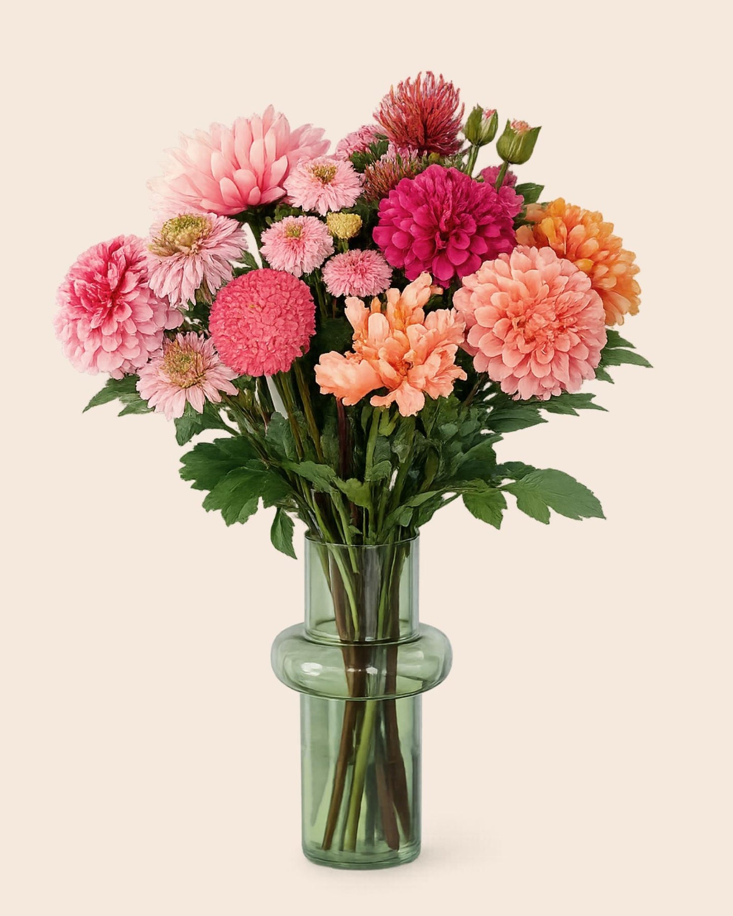 zijdeboeket dahlia's in groene moderne vaas
