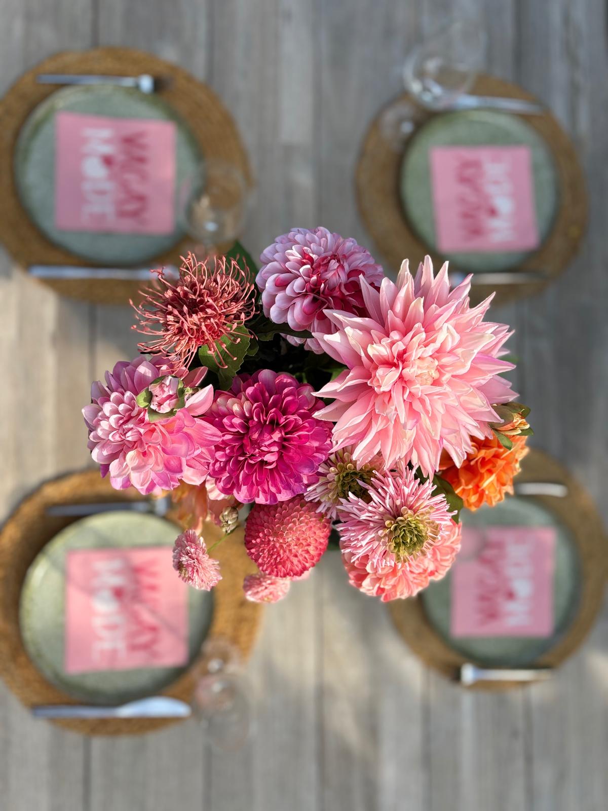 zijdenbloemen boeket met dahlia's roze oranje fuchsia