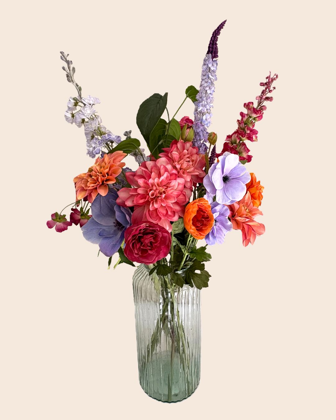 boeket met zijdebloemen in boho stijl