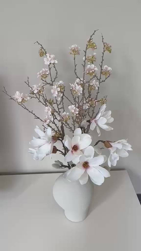japandi zijdenbloemen boeket magnolia bloesemtakken