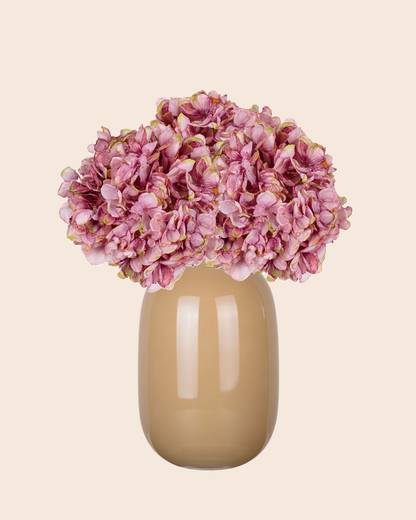 zijden hortensias lila in vaas zand