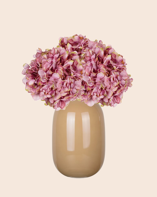 zijden hortensias lila in vaas zand